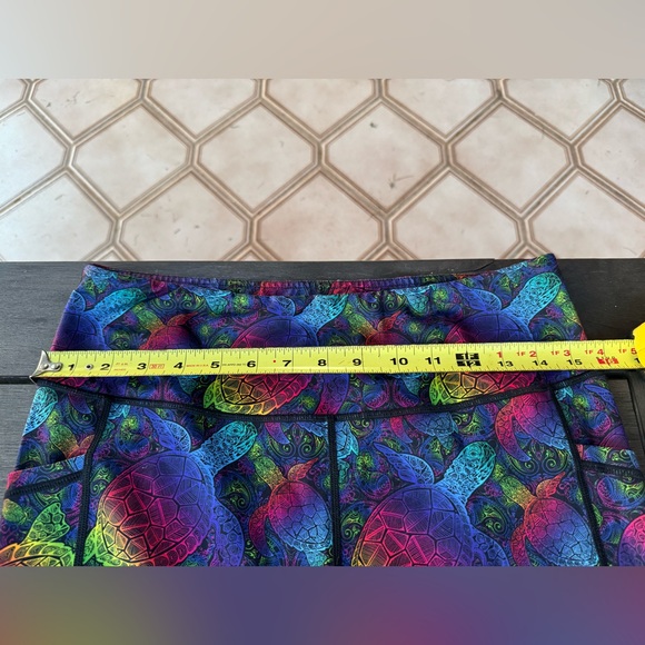 Large Constantly Varied Gear Rainbow Turtles Capris - Picture 2 of 4